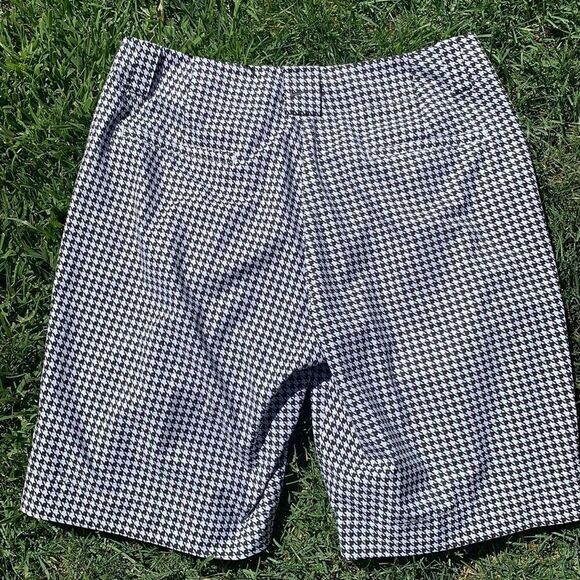 EUC WOMEN’S 8 NIKE GOLF BLACK/WHITE CHECKED SHORTS - Picture 3 of 6